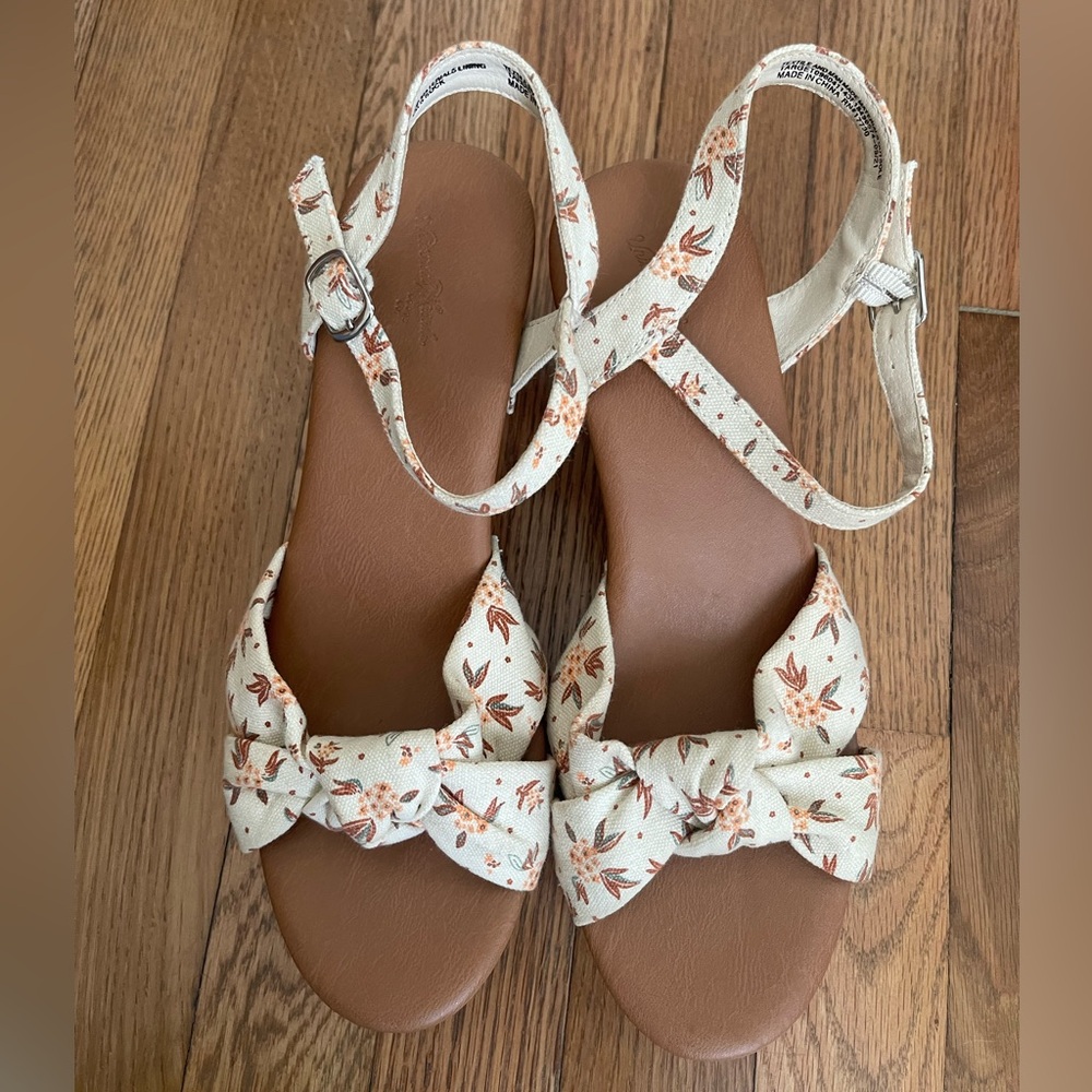 Universal Thread Floral Bow Block Heel Sandals – Women’s 8.5 – Cream/Peach